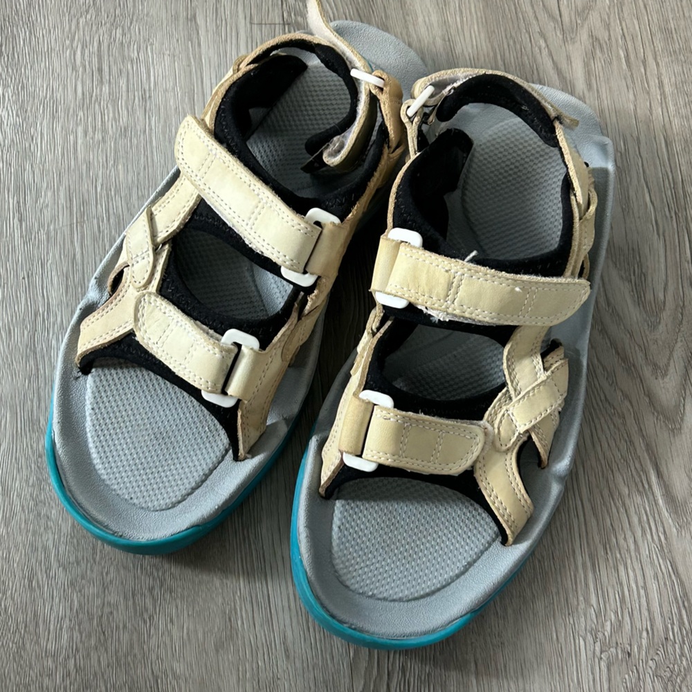 Crocs XTG LoPro Golf Sandal Women's 6 Cream Leather, Gray & Blue Shoes